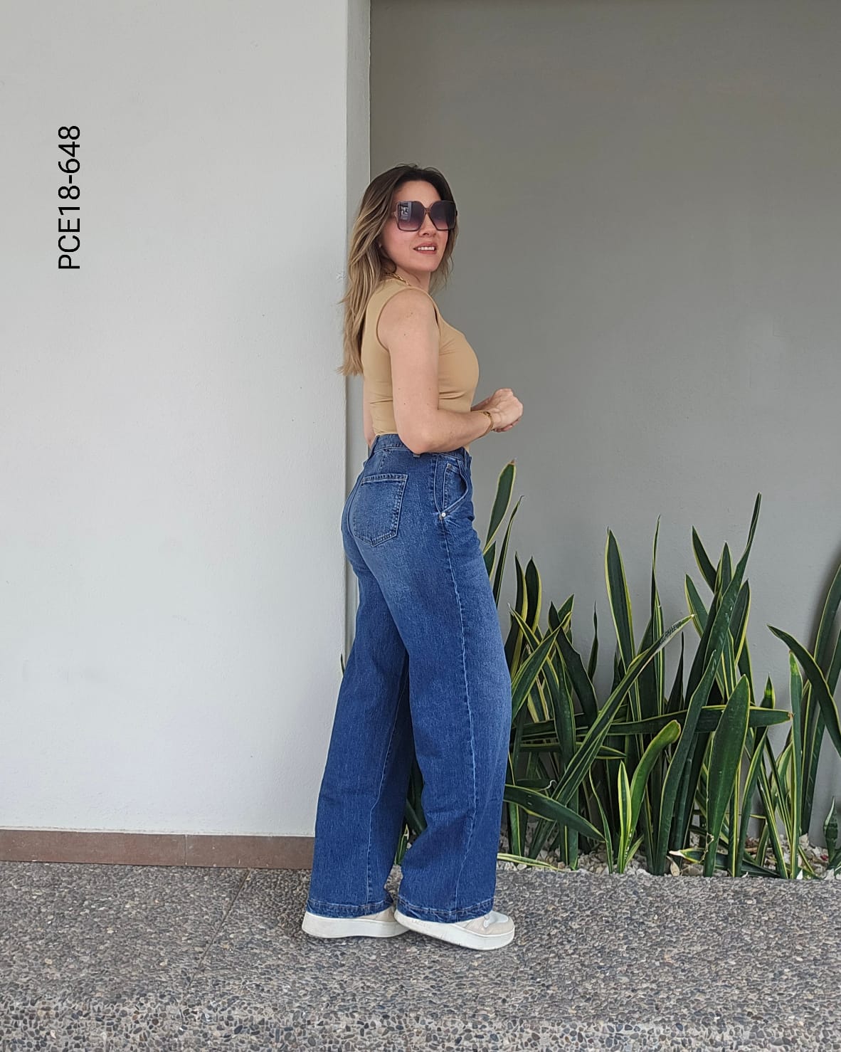 Pantalón de mezclilla tiro alto R 648