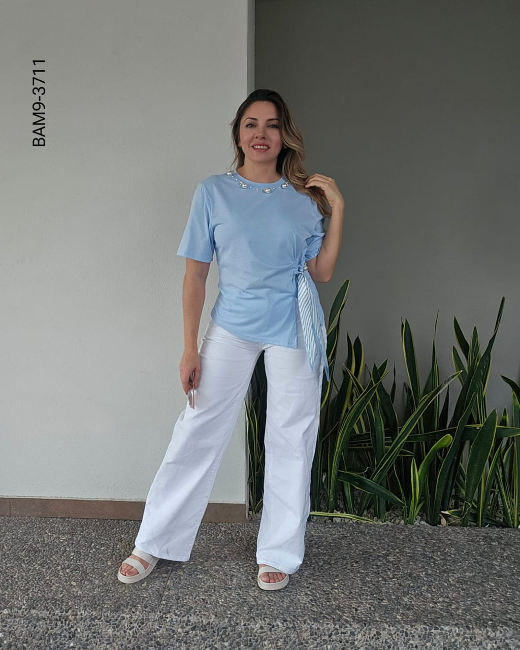 Blusa lazo lateral aplicación de perlas I 3711