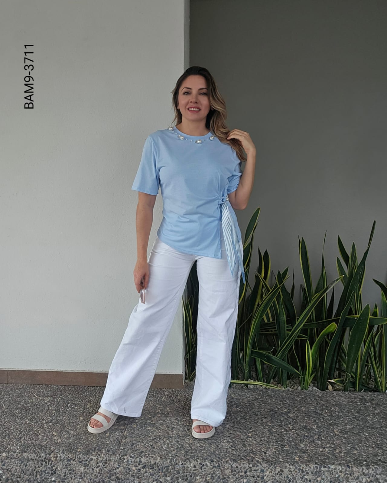 Blusa lazo lateral aplicación de perlas I 3711