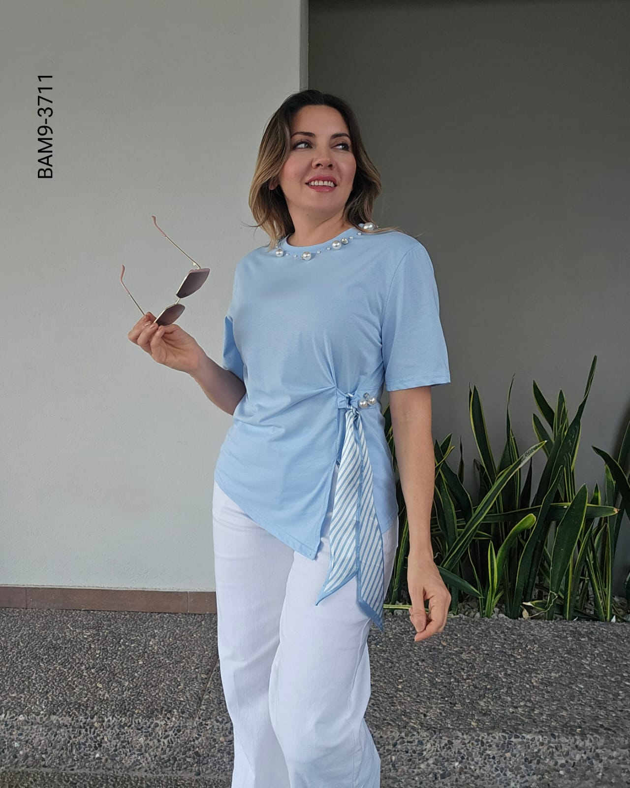 Blusa lazo lateral aplicación de perlas I 3711