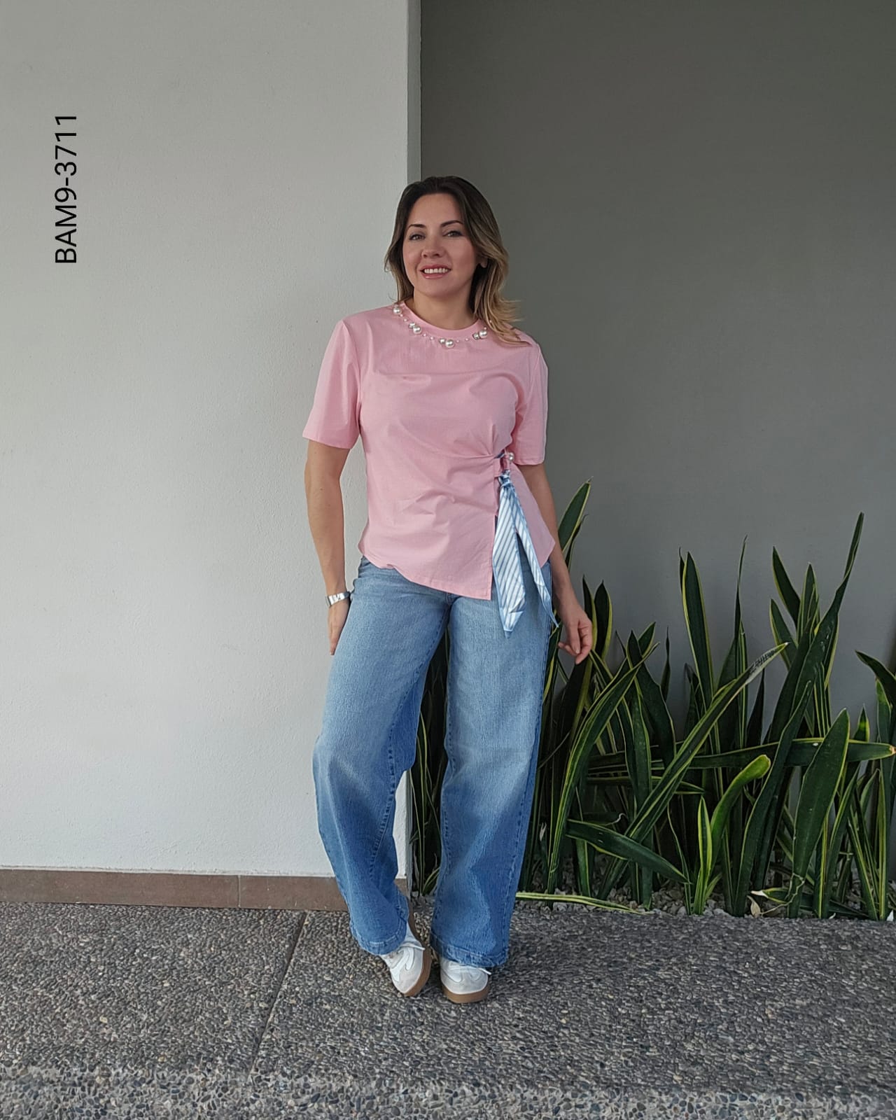 Blusa lazo lateral aplicación de perlas I 3711