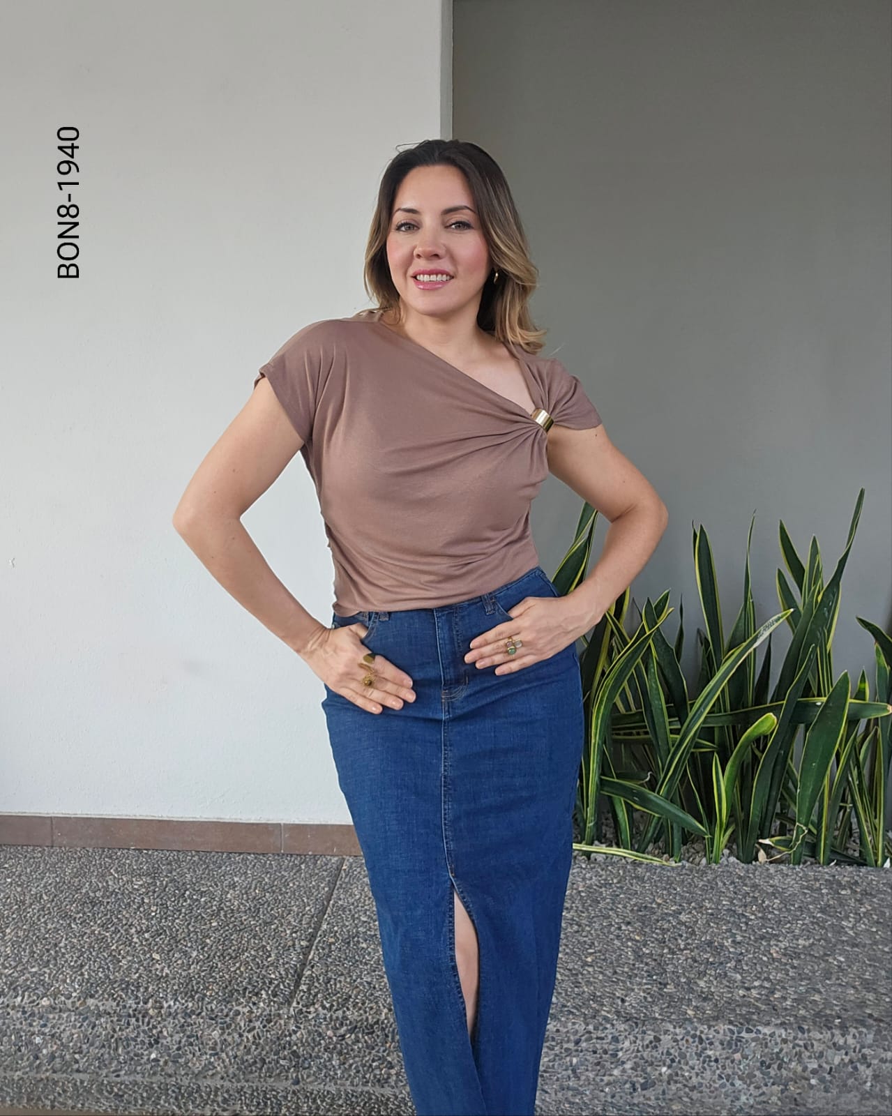 Blusa escote asimétrico detalle metálico H 1940