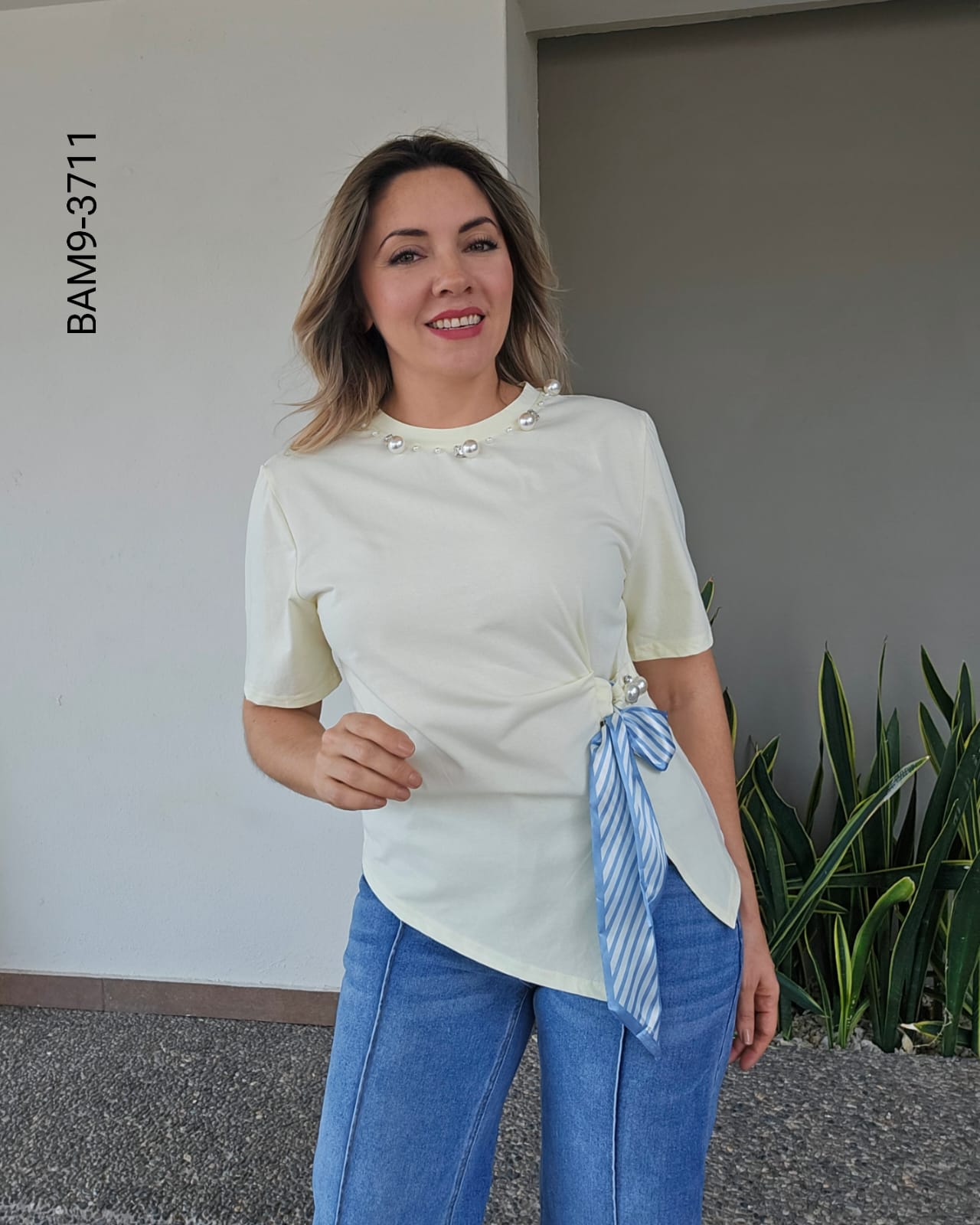 Blusa lazo lateral aplicación de perlas I 3711