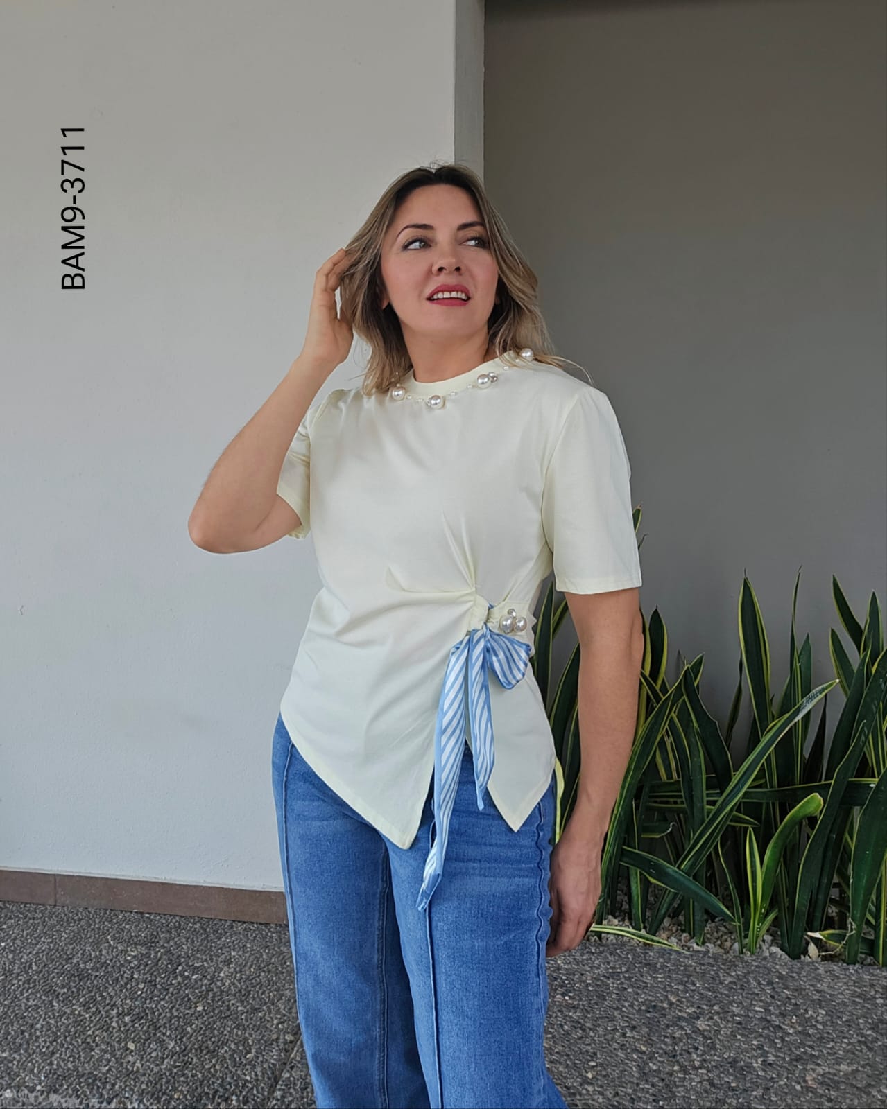 Blusa lazo lateral aplicación de perlas I 3711
