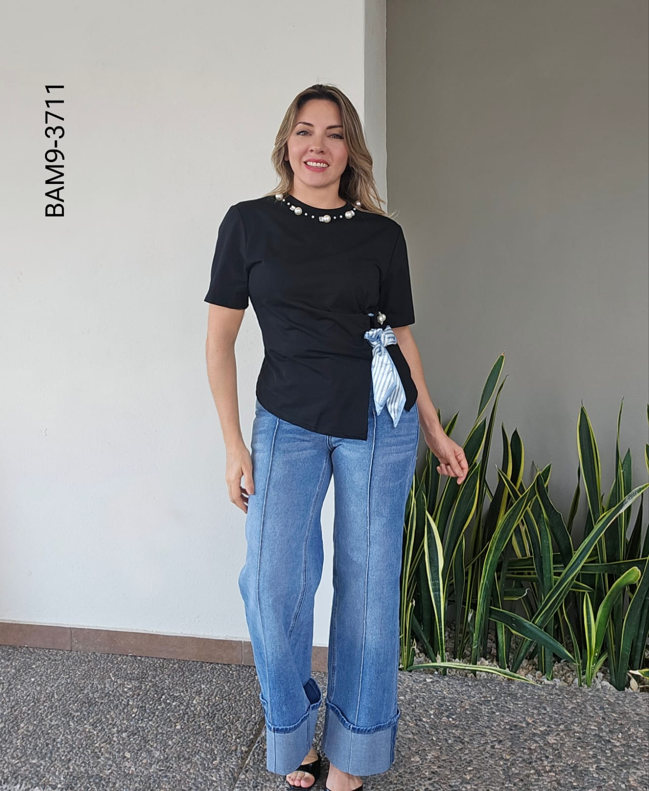 Blusa lazo lateral aplicación de perlas I 3711