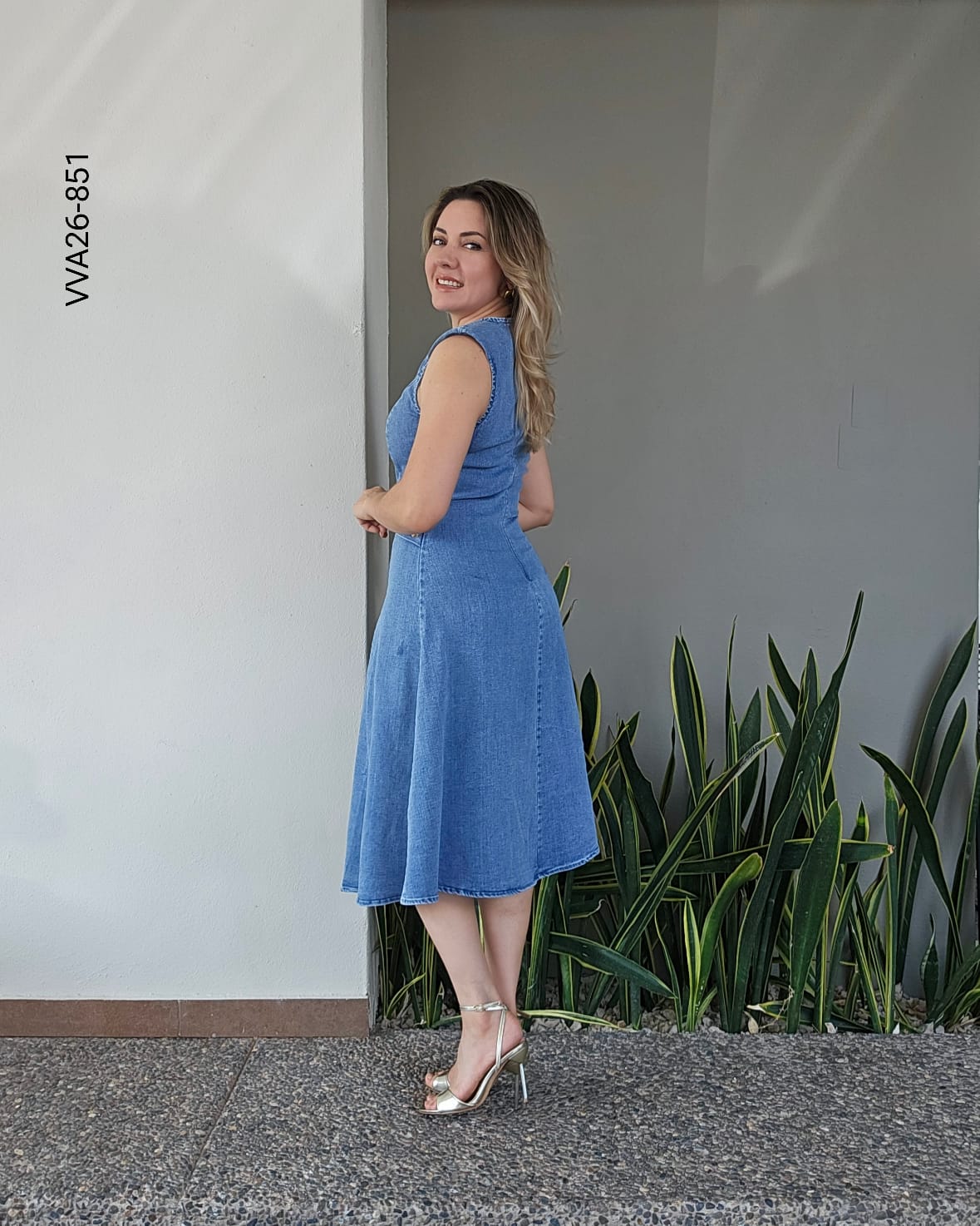 Vestido de mezclilla con botones dorados Z 851