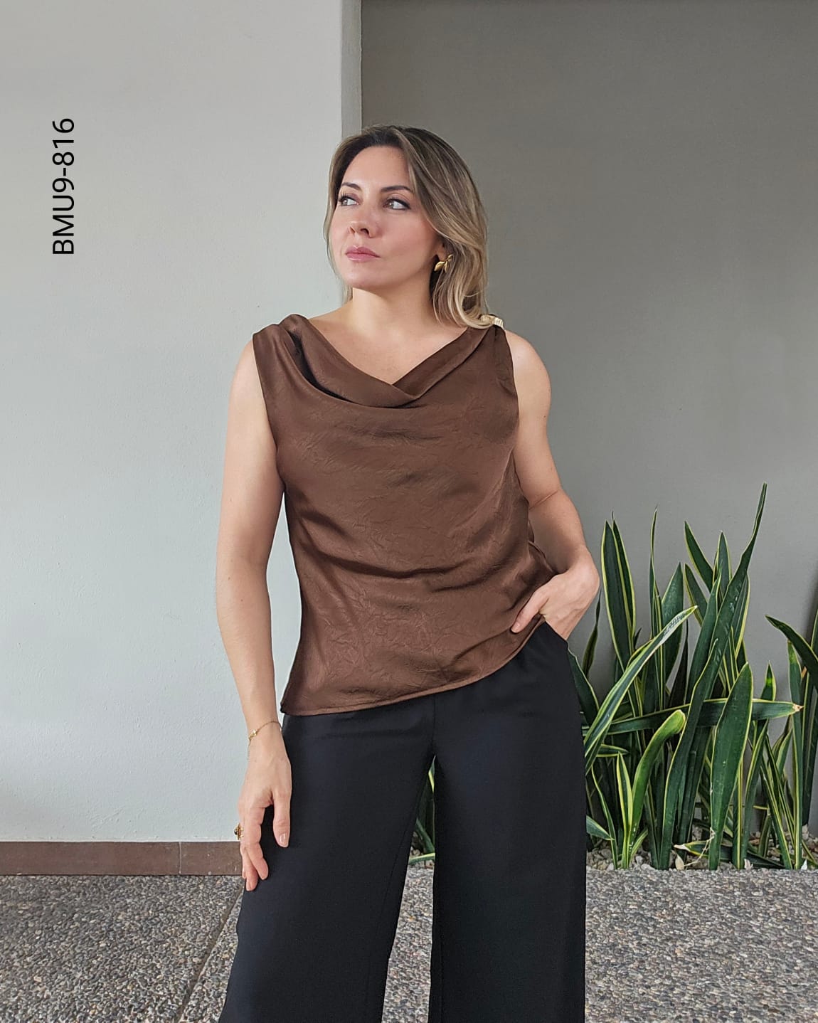 Blusa escote drapeado sin mangas I 816
