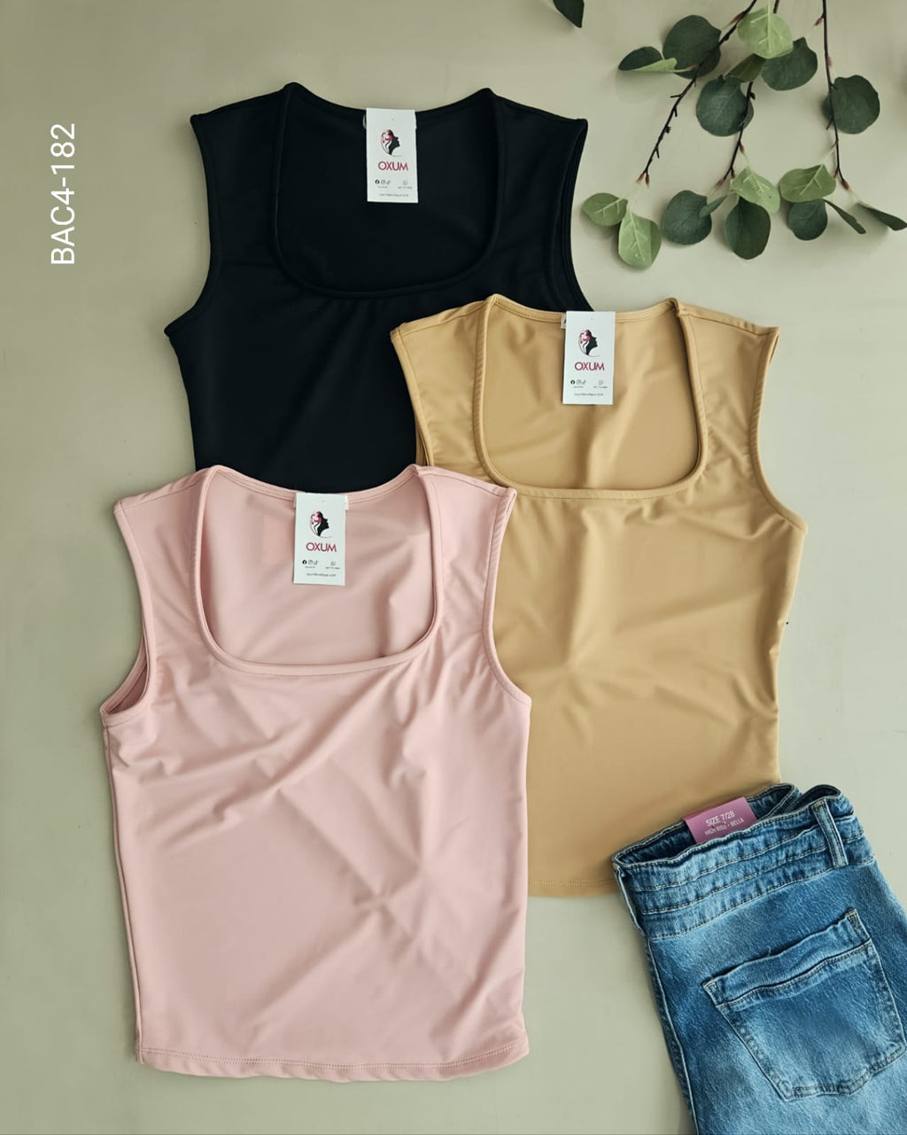 Blusa slim fit escote cuadrado D 182