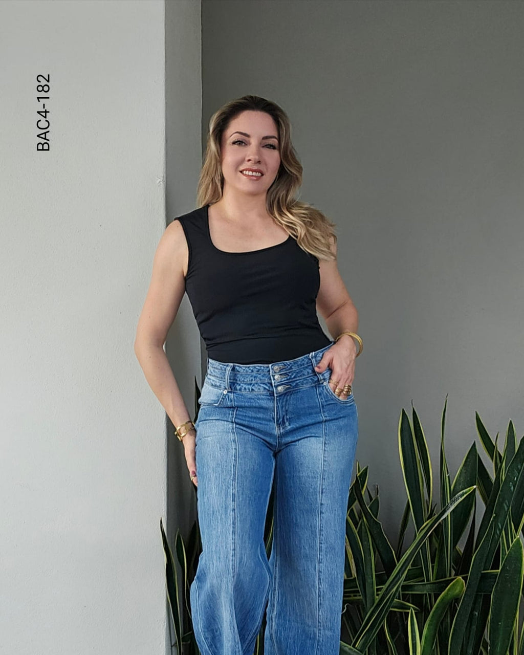 Blusa slim fit escote cuadrado D 182
