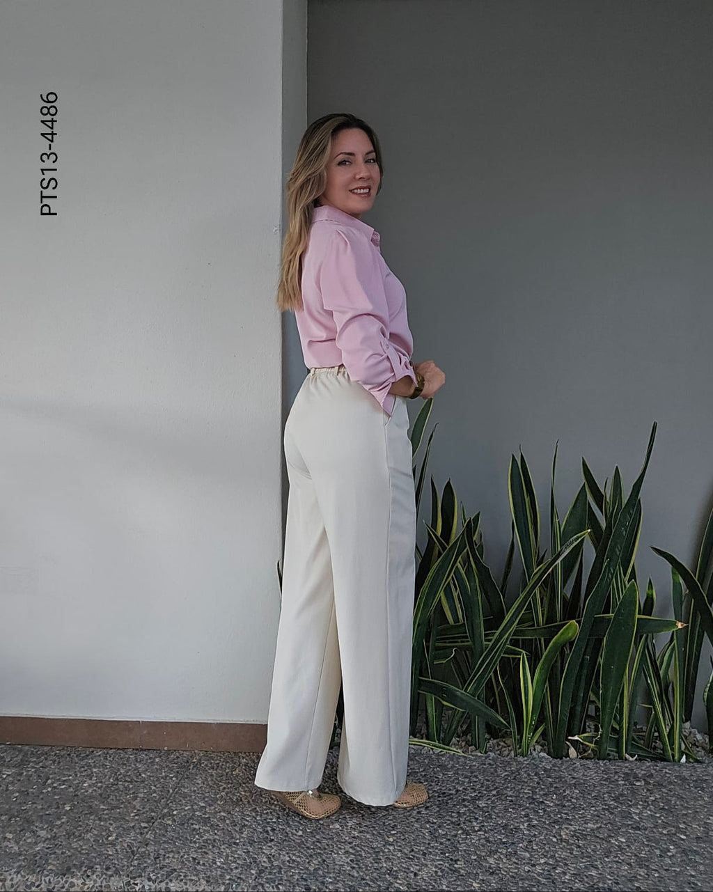 Pantalón tiro alto palazzo cinto hebilla dorada M 4486