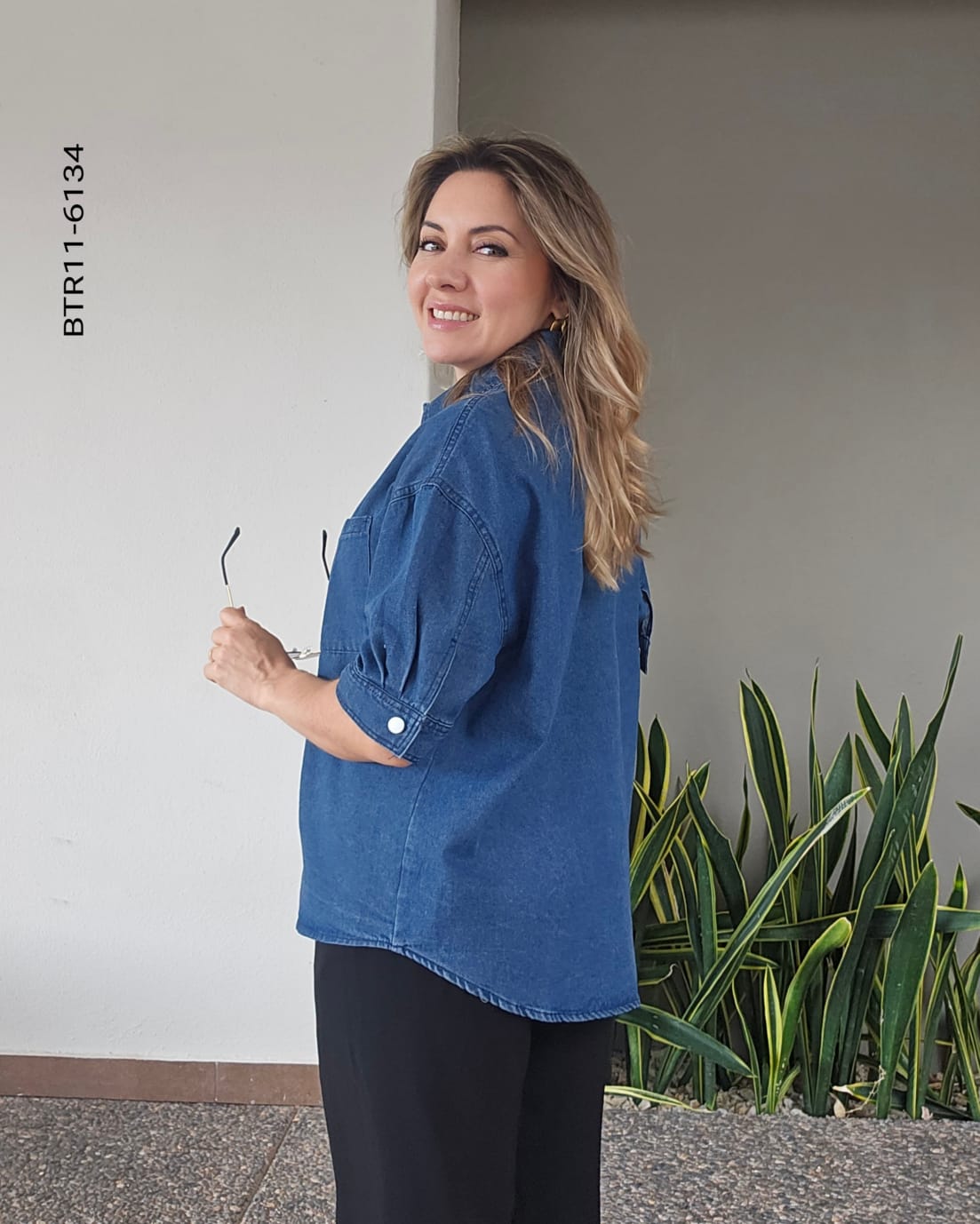 Blusa de mezclilla estilo relajado  K 6134