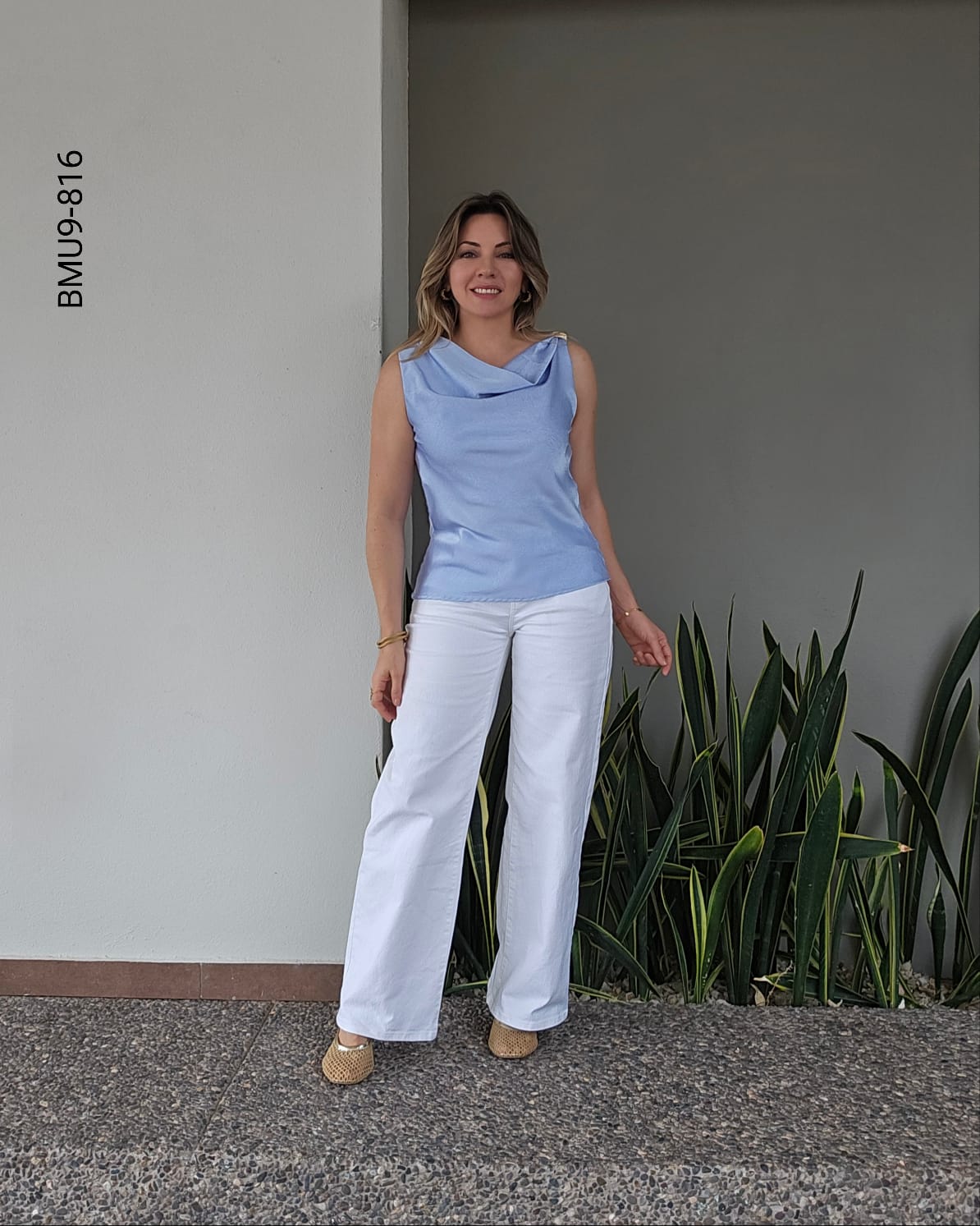Blusa escote drapeado sin mangas I 816