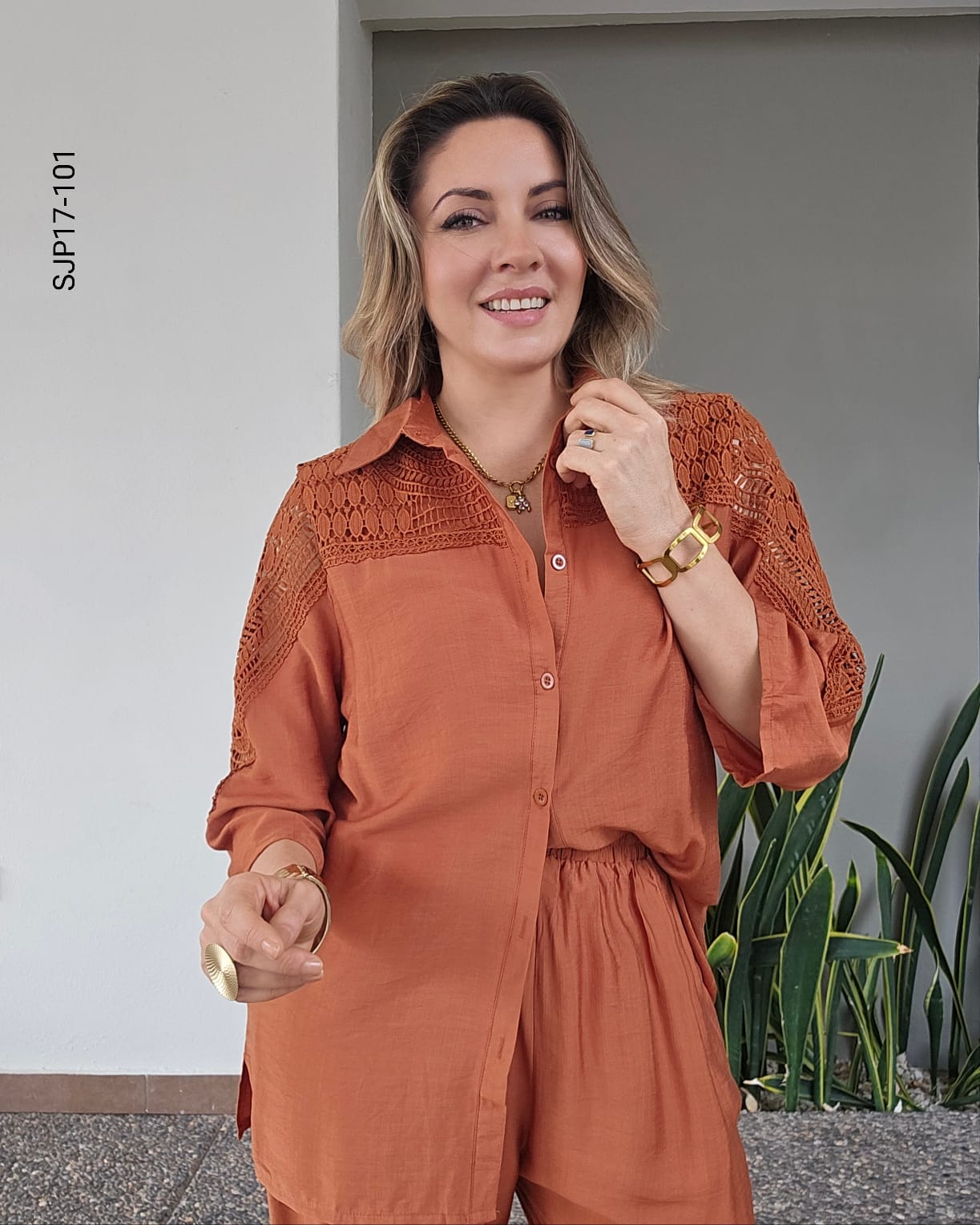 Set de blusa manga tres cuartos y pantalón Q 101