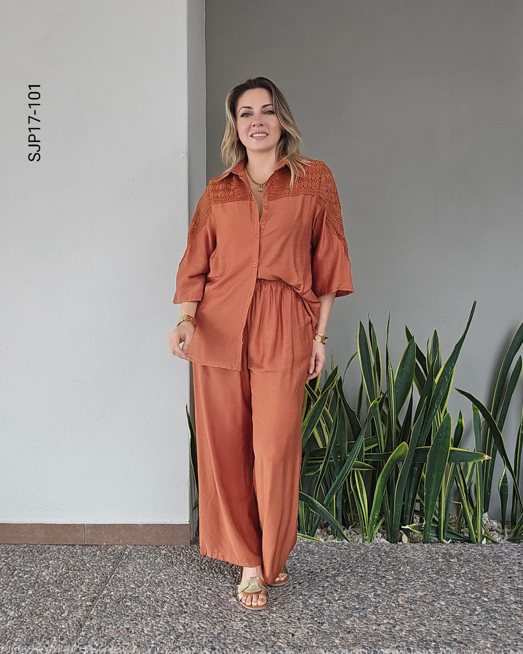 Set de blusa manga tres cuartos y pantalón Q 101