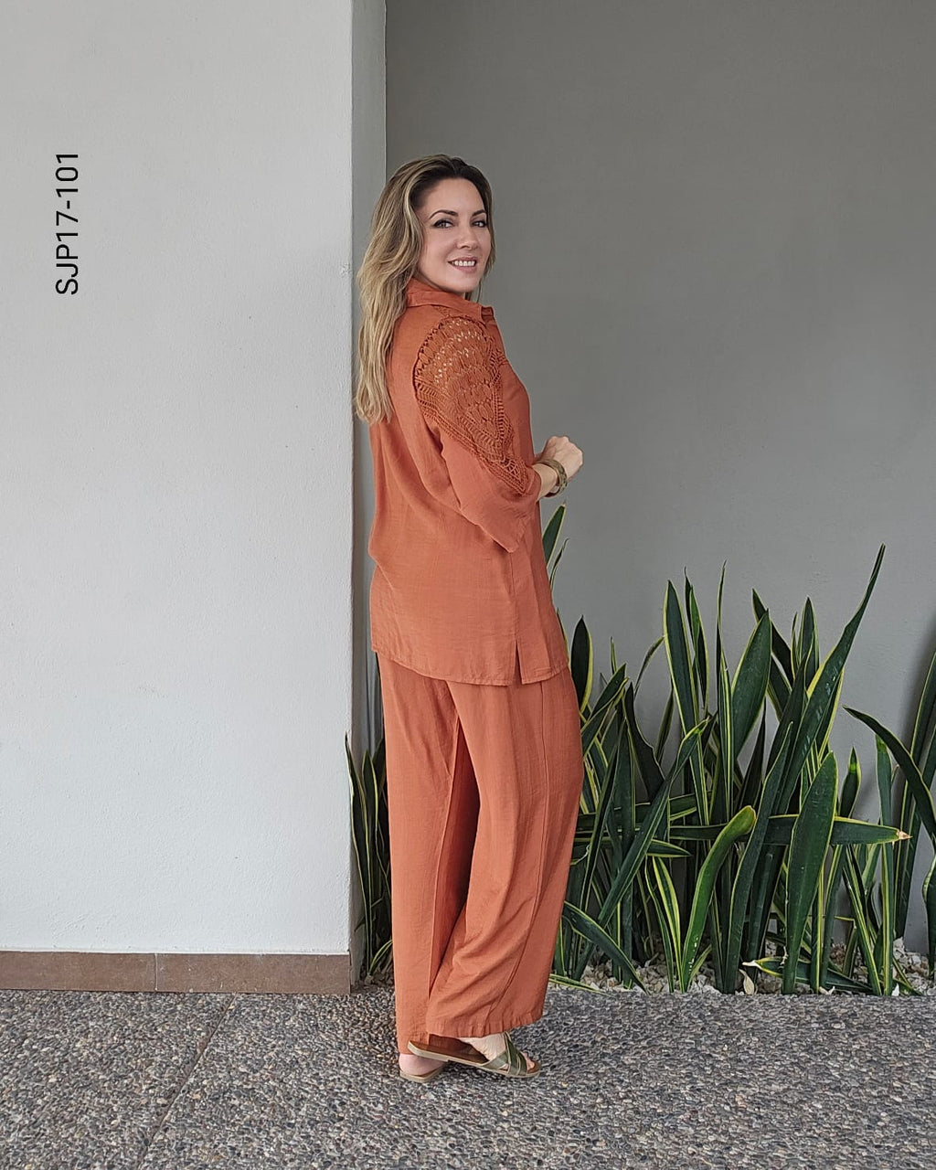 Set de blusa manga tres cuartos y pantalón Q 101
