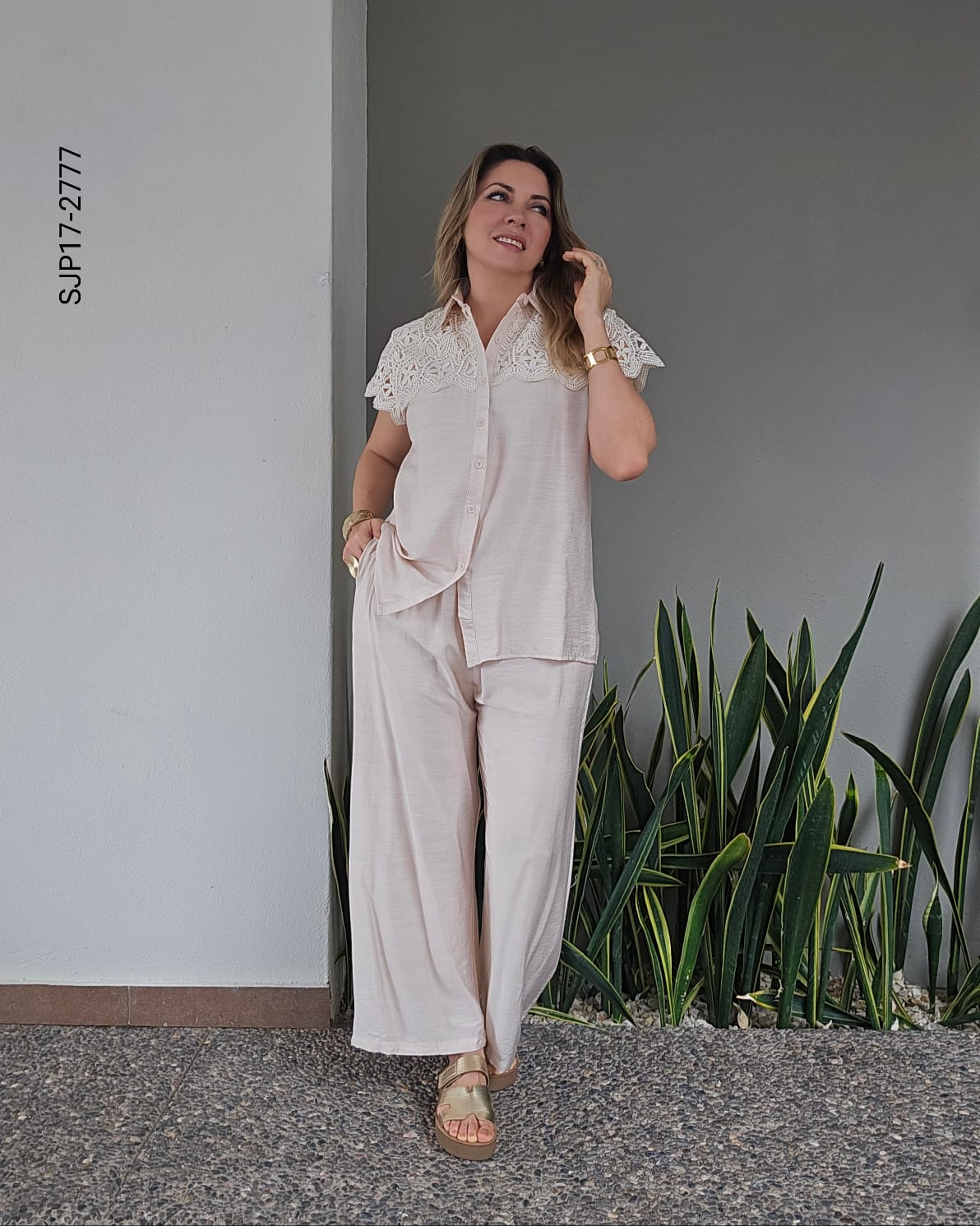 Set de blusa encaje calado y pantalón Q 2777