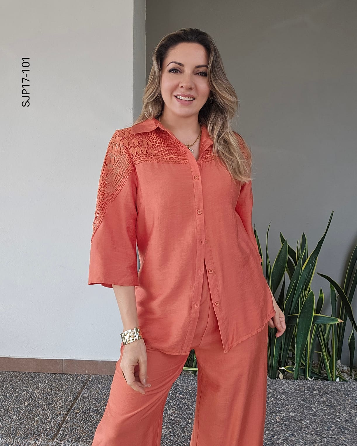 Set de blusa manga tres cuartos y pantalón Q 101