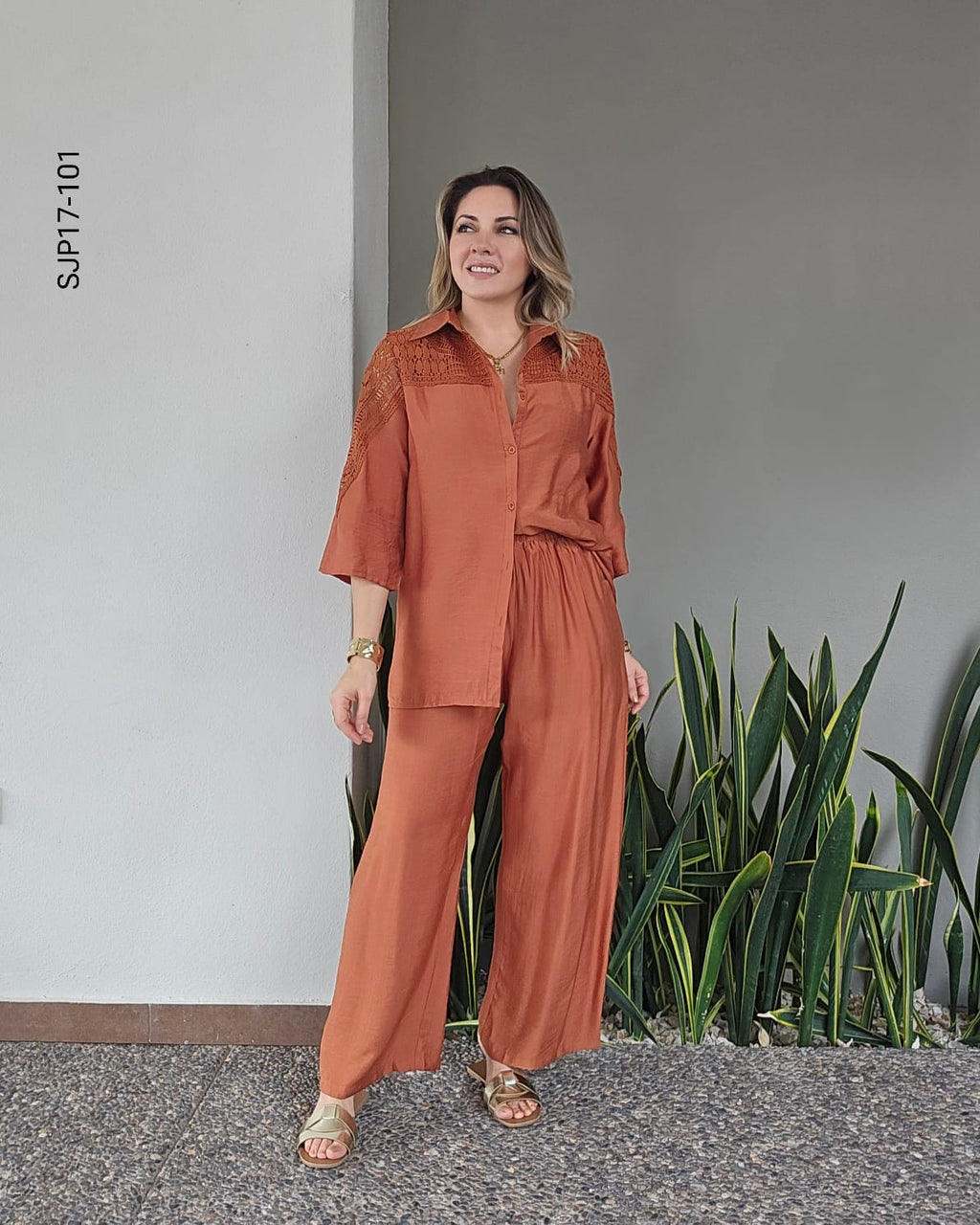 Set de blusa manga tres cuartos y pantalón Q 101