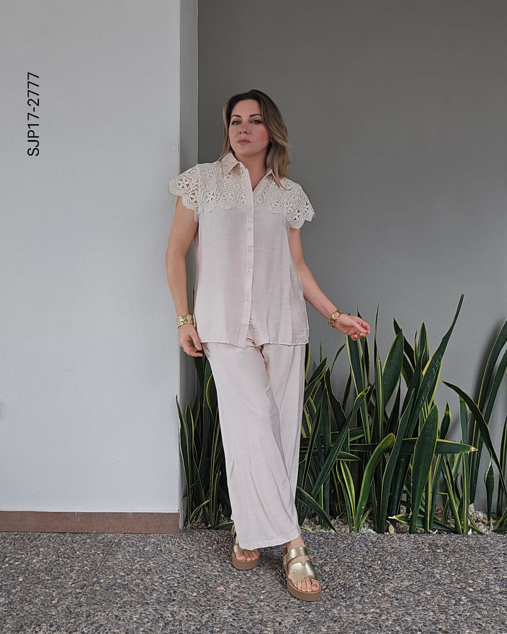 Set de blusa encaje calado y pantalón Q 2777