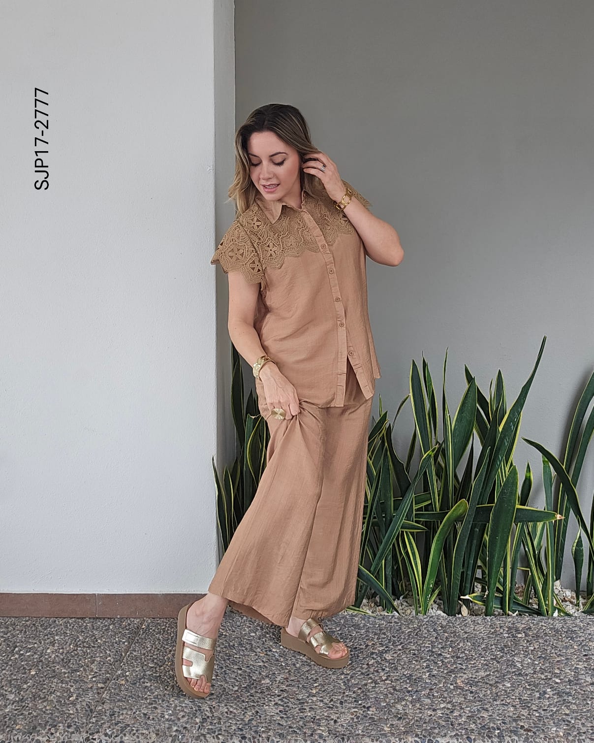 Set de blusa encaje calado y pantalón Q 2777