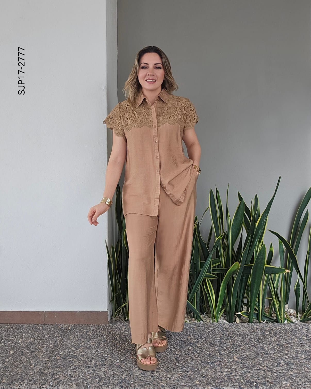 Set de blusa encaje calado y pantalón Q 2777