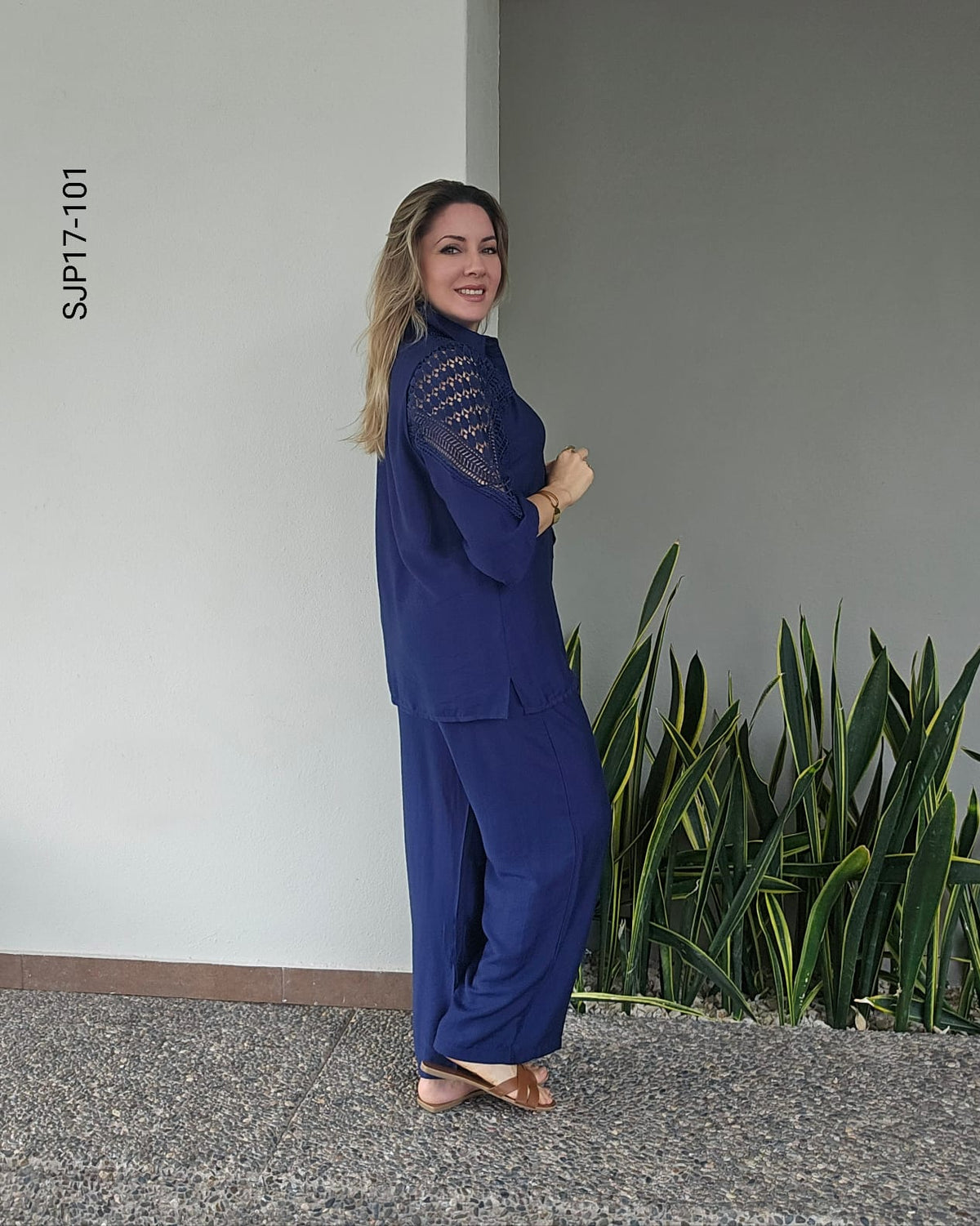 Set de blusa manga tres cuartos y pantalón Q 101