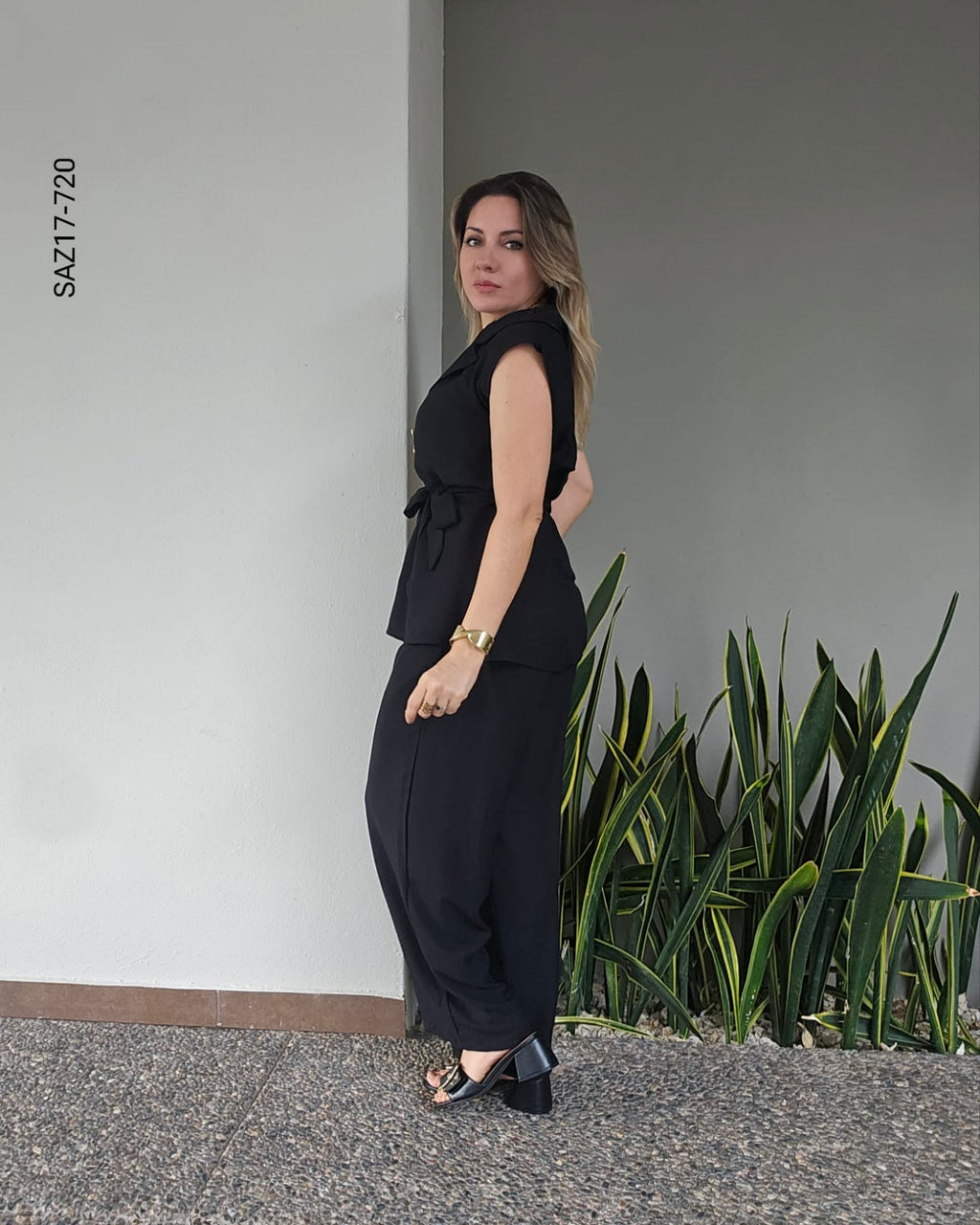Set de blusa sin manga y pantalón  Q 720