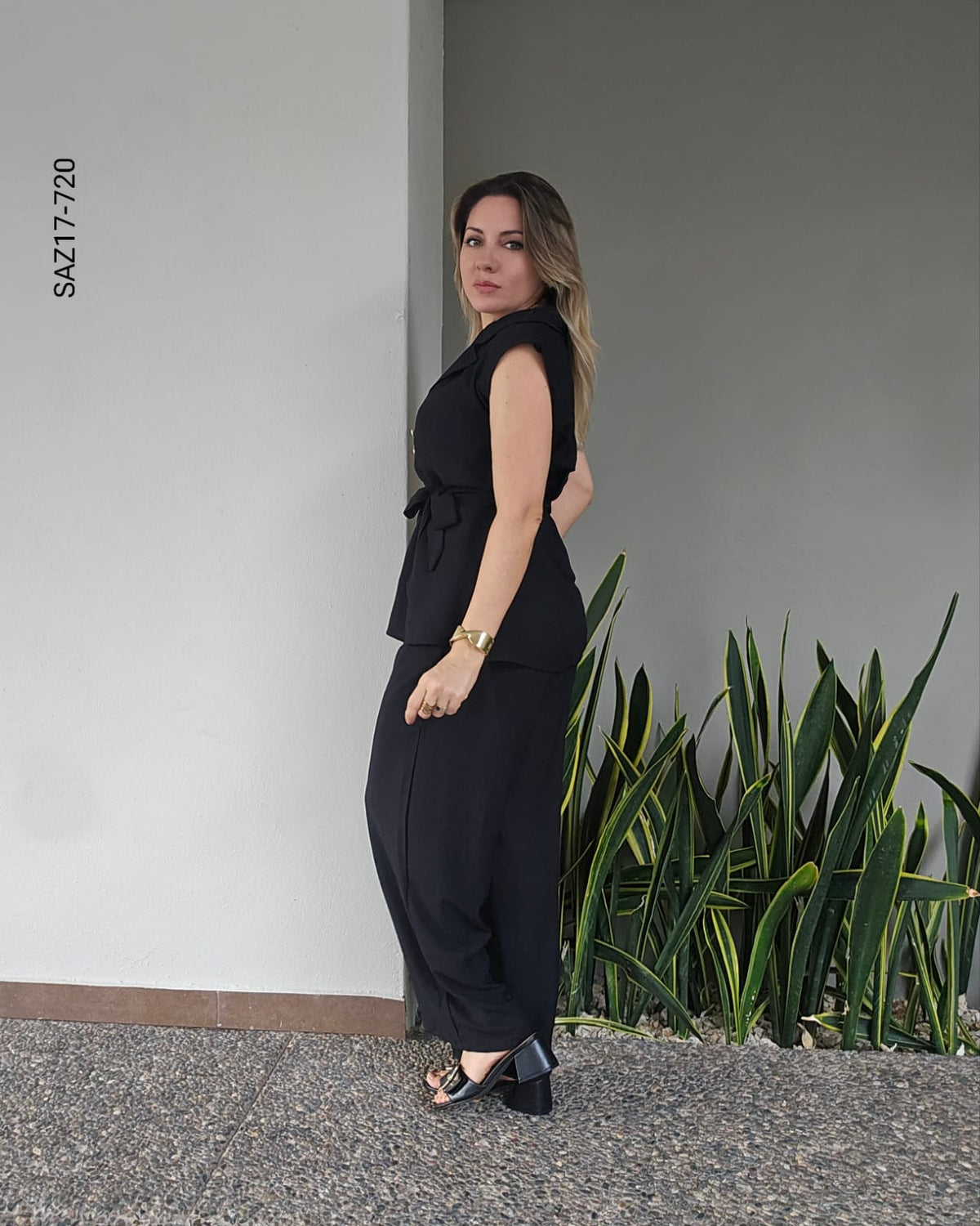 Set de blusa sin manga y pantalón  Q 720