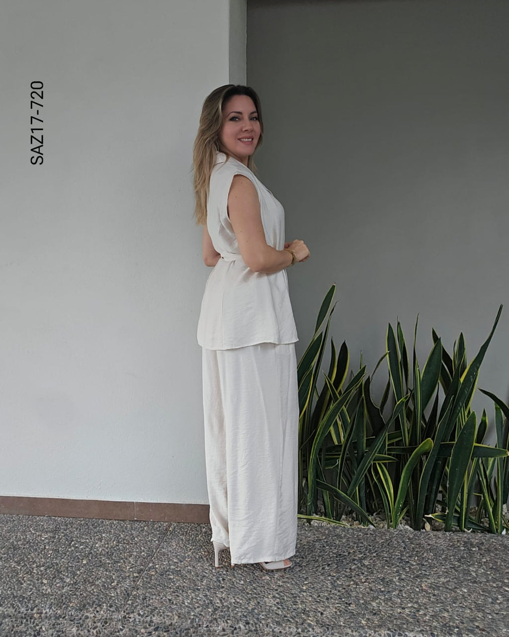 Set de blusa sin manga y pantalón  Q 720