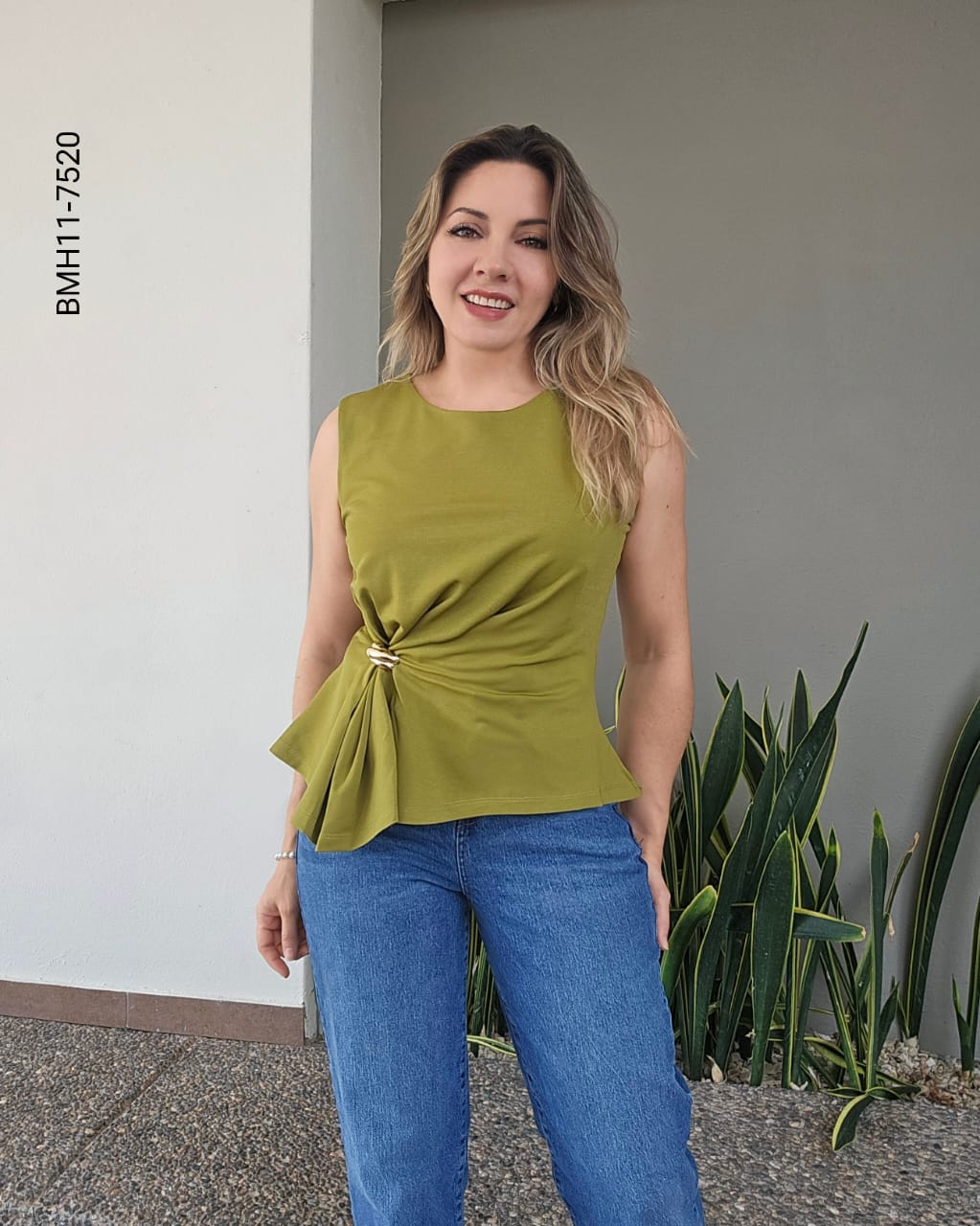 Blusa drapeado cruzado con herraje dorado K 7520
