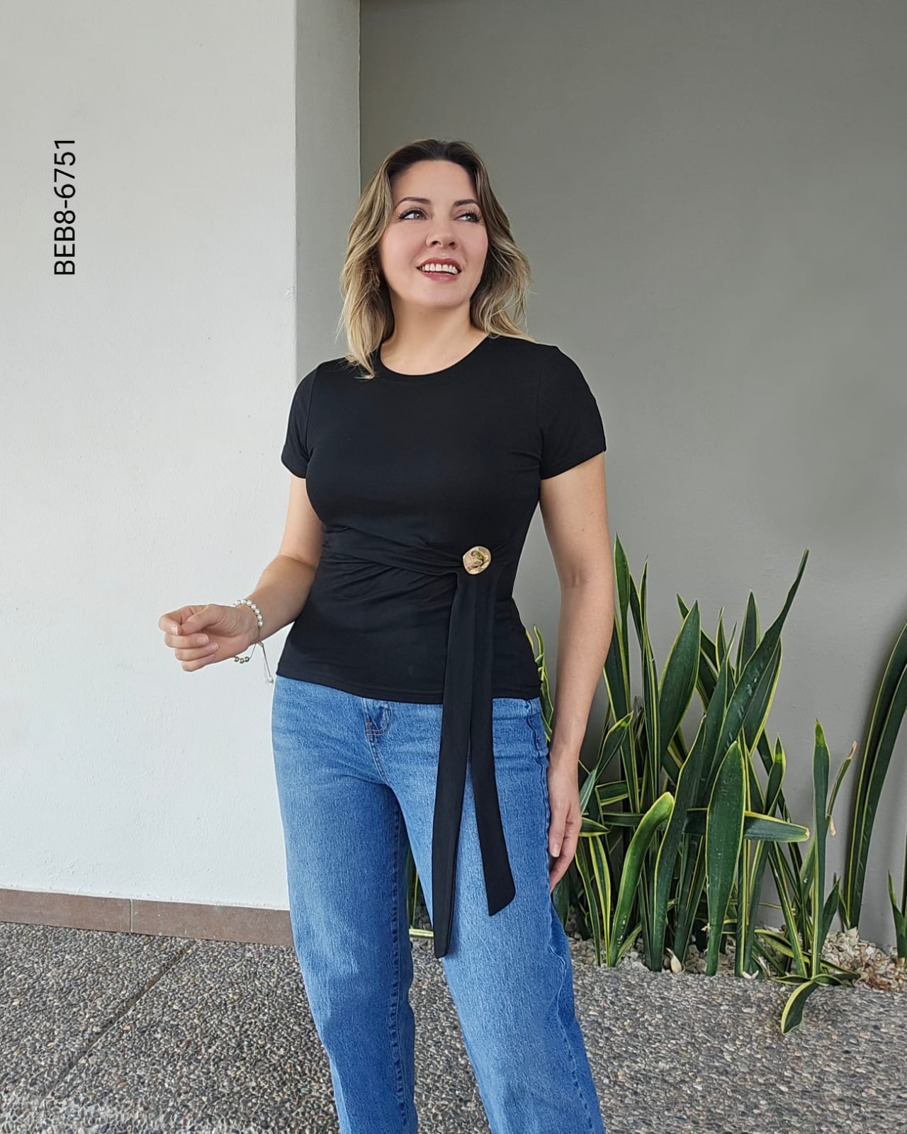 Blusa cullo cerrado sin mangas con broche K 801