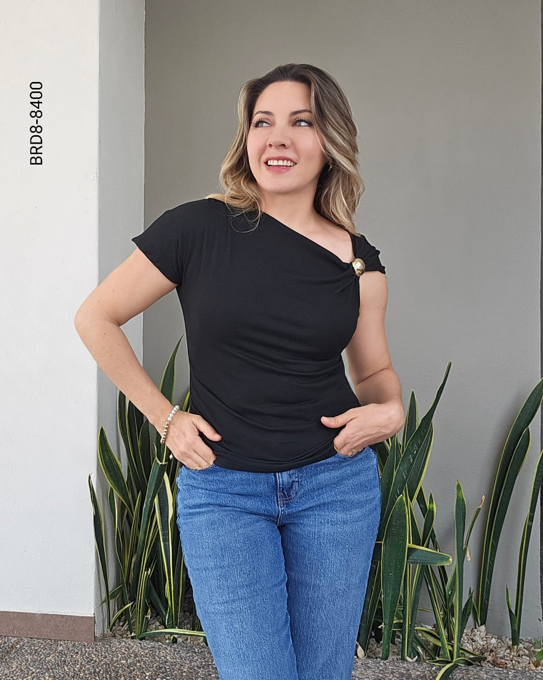 Blusa escote drapeado broche en hombro H 8400