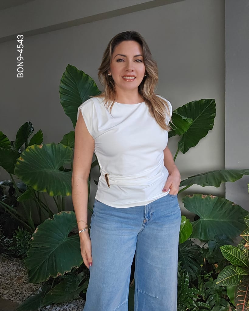 Blusa cuello barco broche dorado I 4543