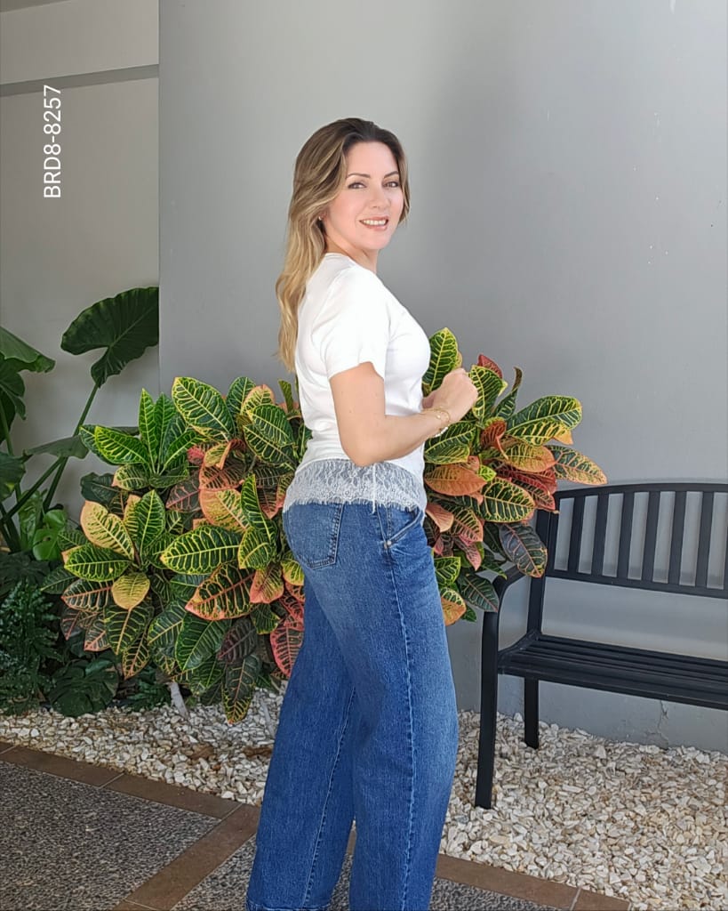 Blusa de manga corta con bajo de encaje H 8257