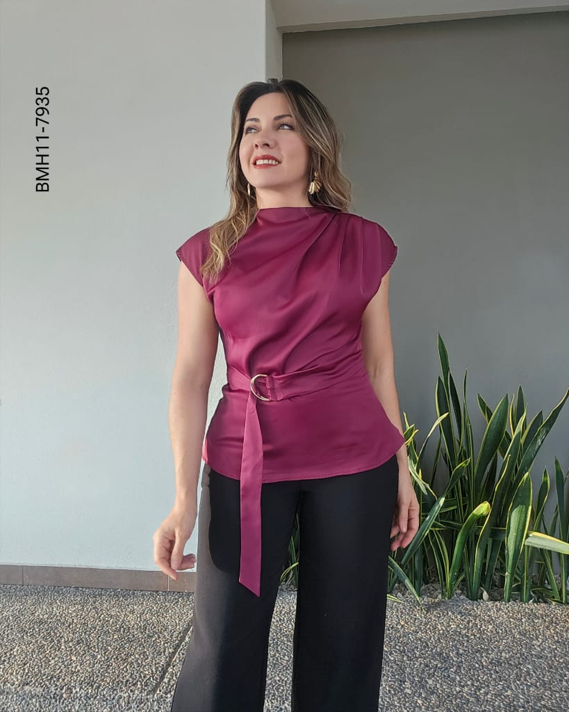 Blusa de Satín con Pliegues Asimétricos y Lazo en Cintura K 7935