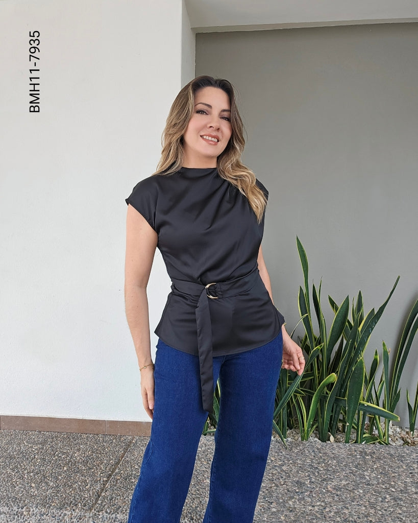 Blusa de Satín con Pliegues Asimétricos y Lazo en Cintura K 7935