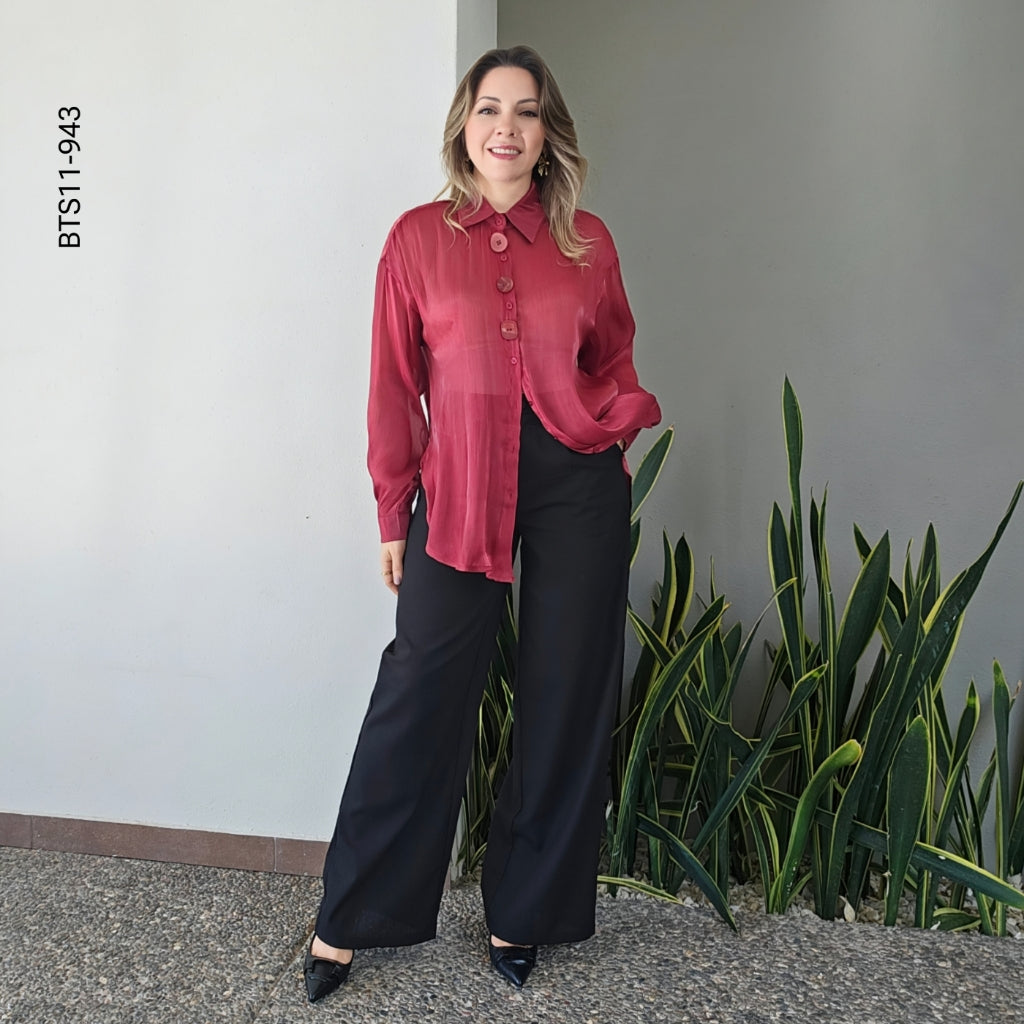 Blusa camisera translúcida con botones artesanales K 943