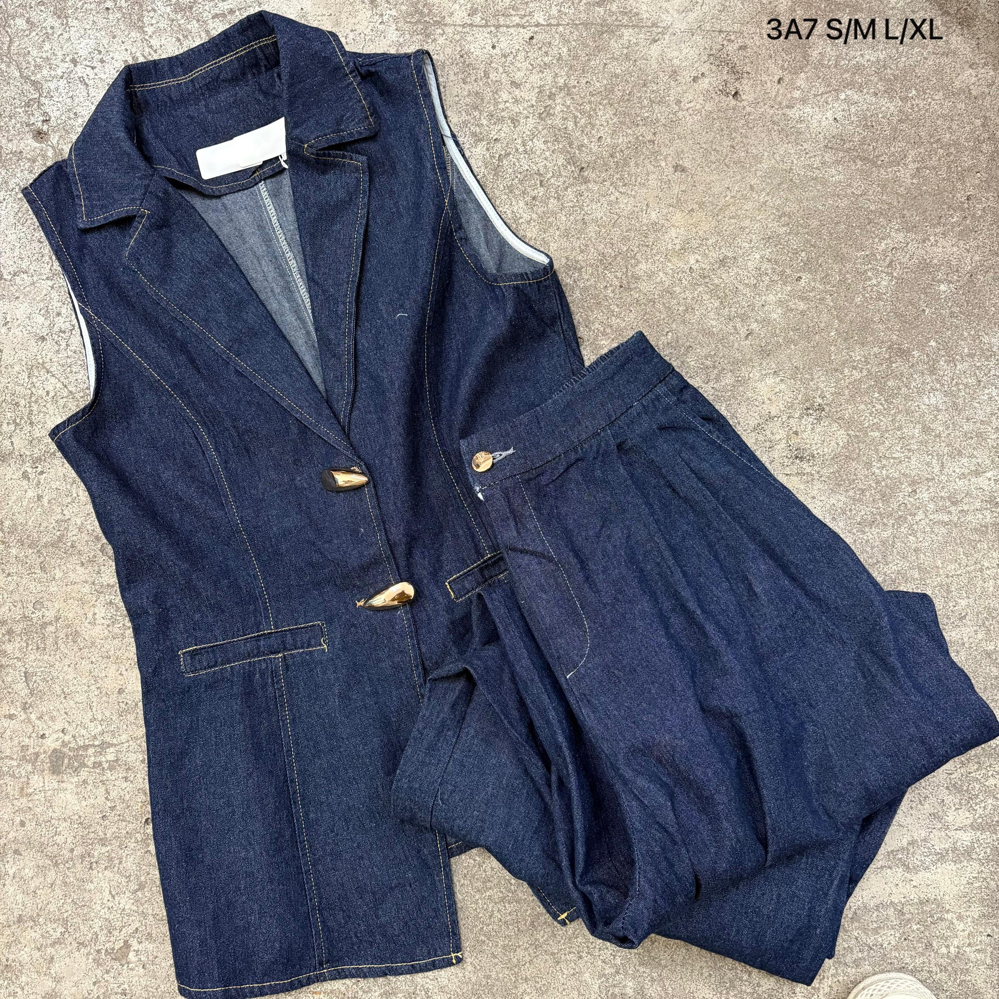 SET chaleco con broches dorados y pantalón T 6275